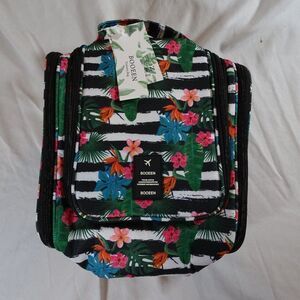 Booeen Floral Toiletry Bag.